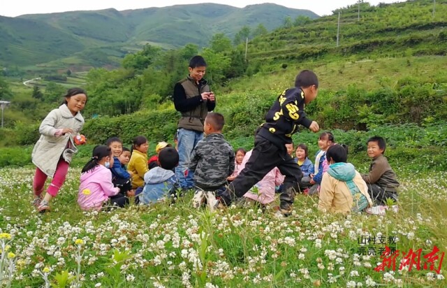 超甜！这对山村支教夫妻回到家乡，却把希望的火种留在了远方……