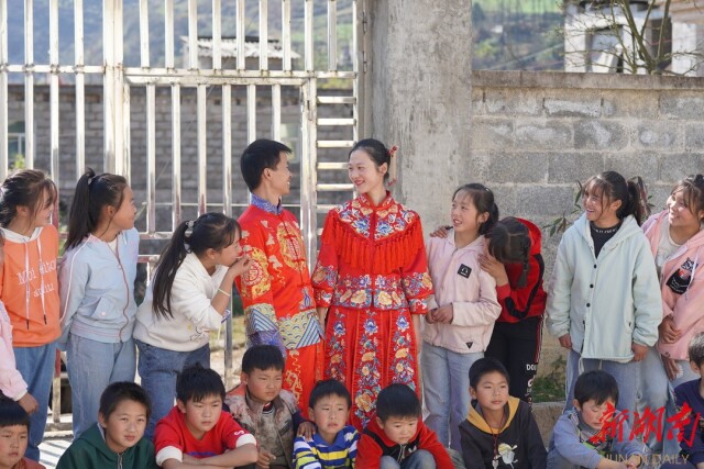 超甜！这对山村支教夫妻回到家乡，却把希望的火种留在了远方……